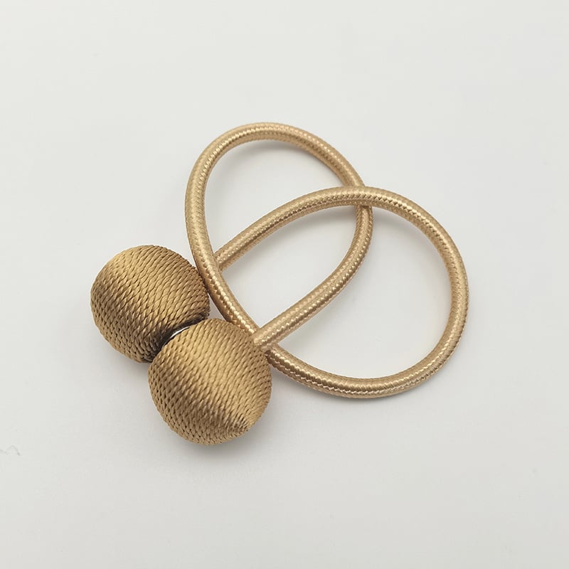 Tiesioginis gamyklinis tiekimas. Užuolaidų magnetinė sagtis be perforatorių. Kūrybinga, paprasta, universali užuolaidų ausinių magnetinė sagtis. Užuolaidų sagtis.