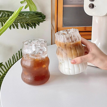 Kõrge boorsilikaatklaasist ühekihiline tass Lihtne paksendatud kõrge temperatuuriga mahlapiima tass Läbipaistev majapidamises kasutatav kõrge värviväärtusega klaas