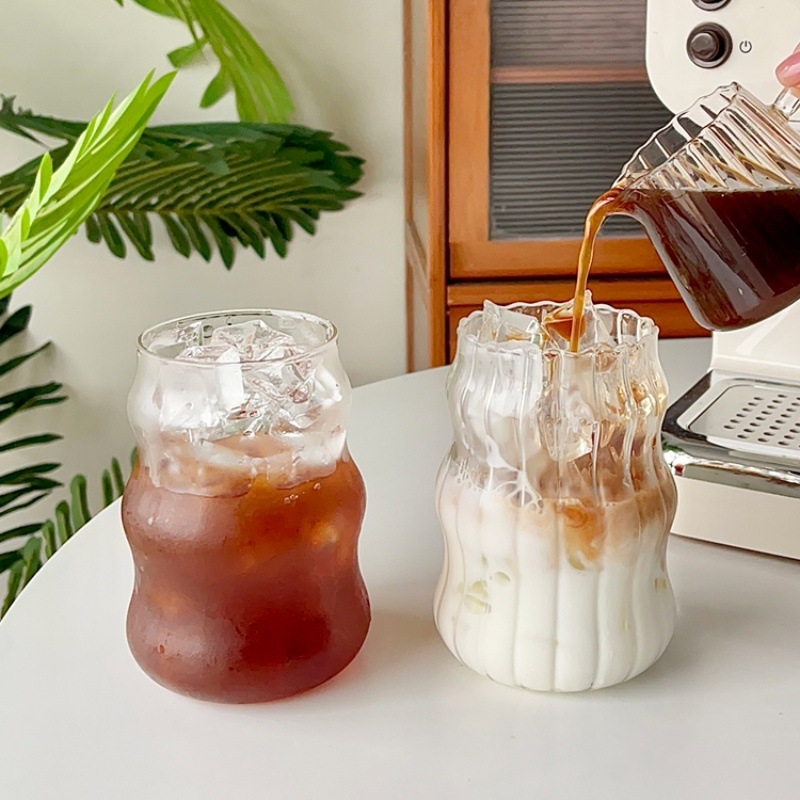 Kõrge boorsilikaatklaasist ühekihiline tass Lihtne paksendatud kõrge temperatuuriga mahlapiima tass Läbipaistev majapidamises kasutatav kõrge värviväärtusega klaas