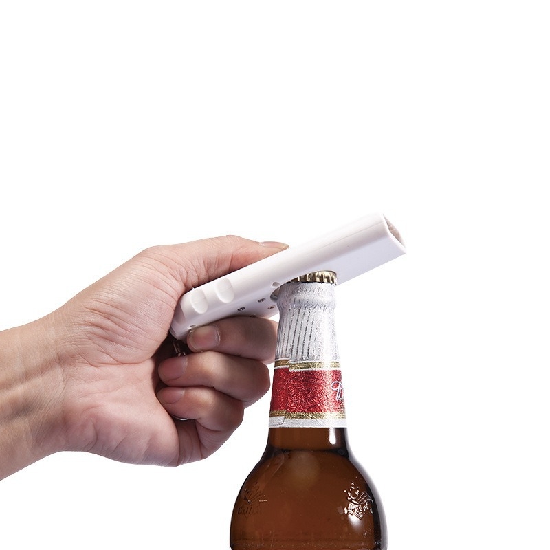 Cezhraniční výrobcovia otváračov na pivo, multifunkčných kreatívnych otváračov na fľaše, kľúčeniek, otváračov na fľaše, stánok s malými darčekmi, veľkoobchod