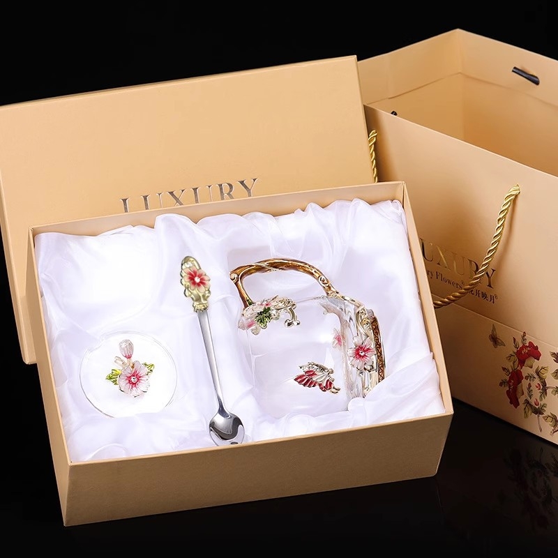 Hulgimüük emailiga tass uue stiili daamide kõrge väärtusega majapidamislilledega teetass tipptasemel kontorisse peen veetass õpetajale