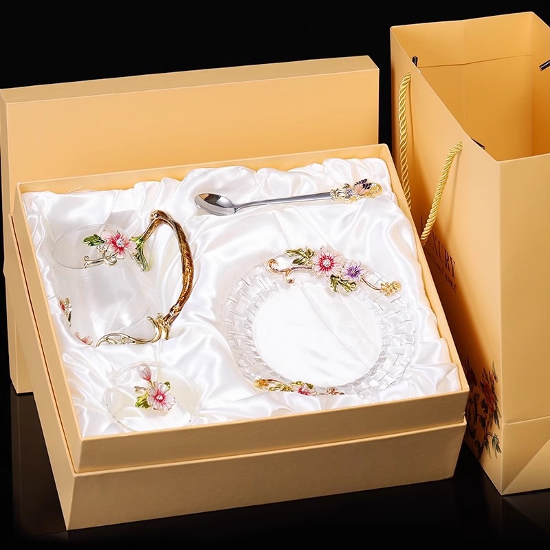 Hulgimüük emailiga tass uue stiili daamide kõrge väärtusega majapidamislilledega teetass tipptasemel kontorisse peen veetass õpetajale