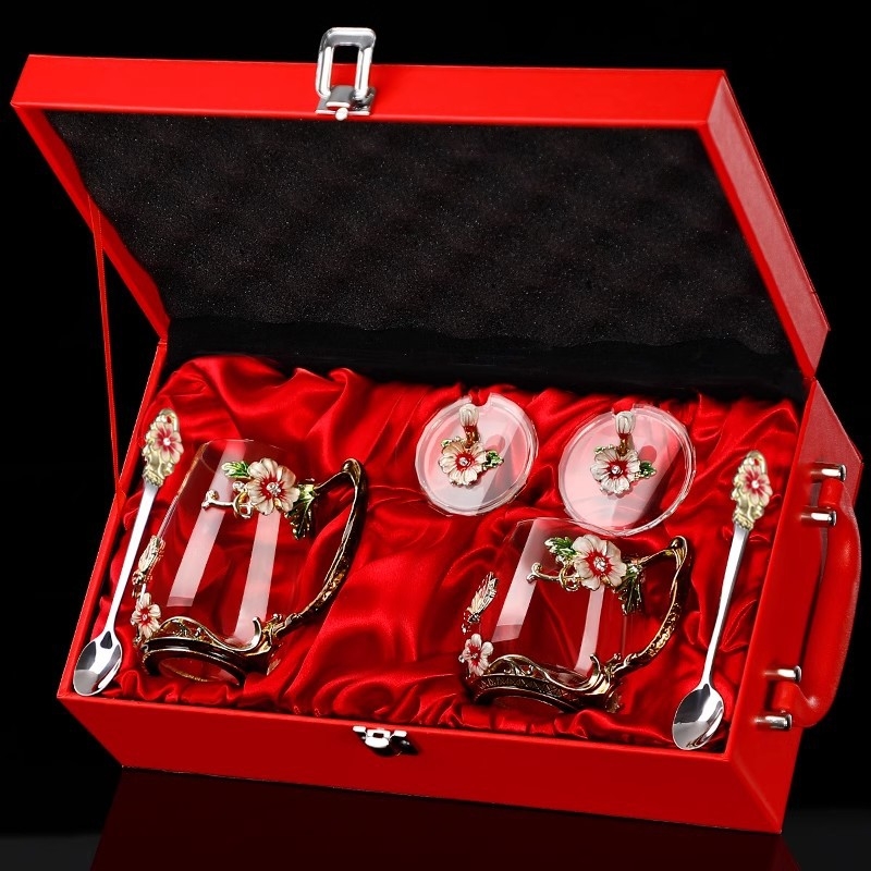 Hulgimüük emailiga tass uue stiili daamide kõrge väärtusega majapidamislilledega teetass tipptasemel kontorisse peen veetass õpetajale