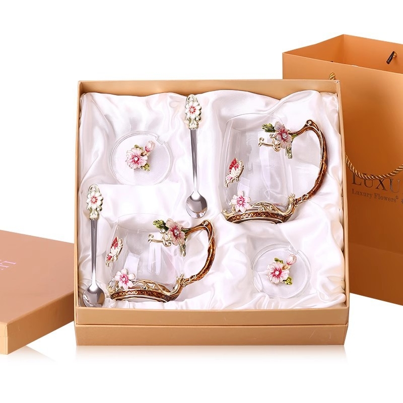 Hulgimüük emailiga tass uue stiili daamide kõrge väärtusega majapidamislilledega teetass tipptasemel kontorisse peen veetass õpetajale