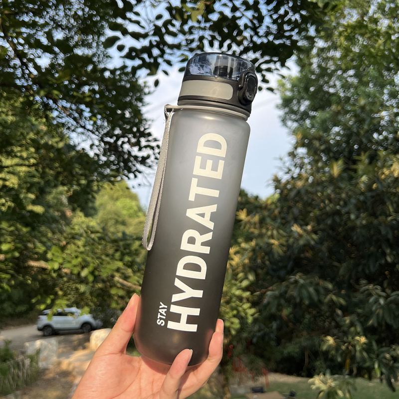 Tarpvalstybinis „Amazon“ 32oz gradientinis vieno sluoksnio tiesioginio geriamojo vandens puodelis sportui, didelės talpos rankenos atšokimo dangtelis su nešiojamu svarstyklėmis