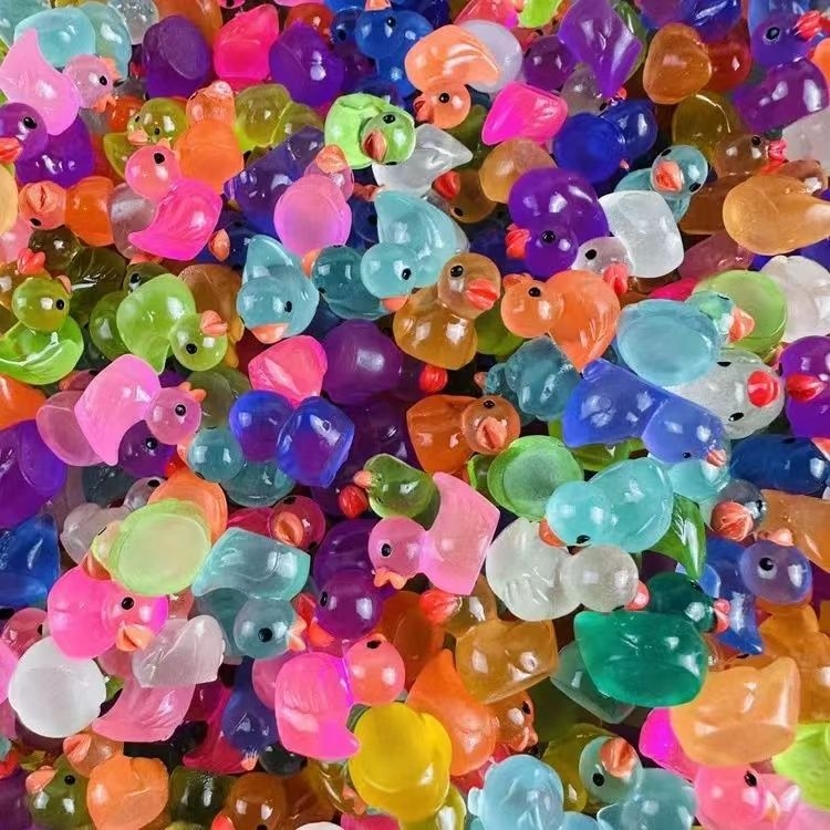 Nakts fluorescējoši sīkrīki, mazi dzīvnieki, DIY, jauka maza pīle, jaukti rotājumi, radoši, roku darbs, DIY rotaslietu aksesuāri