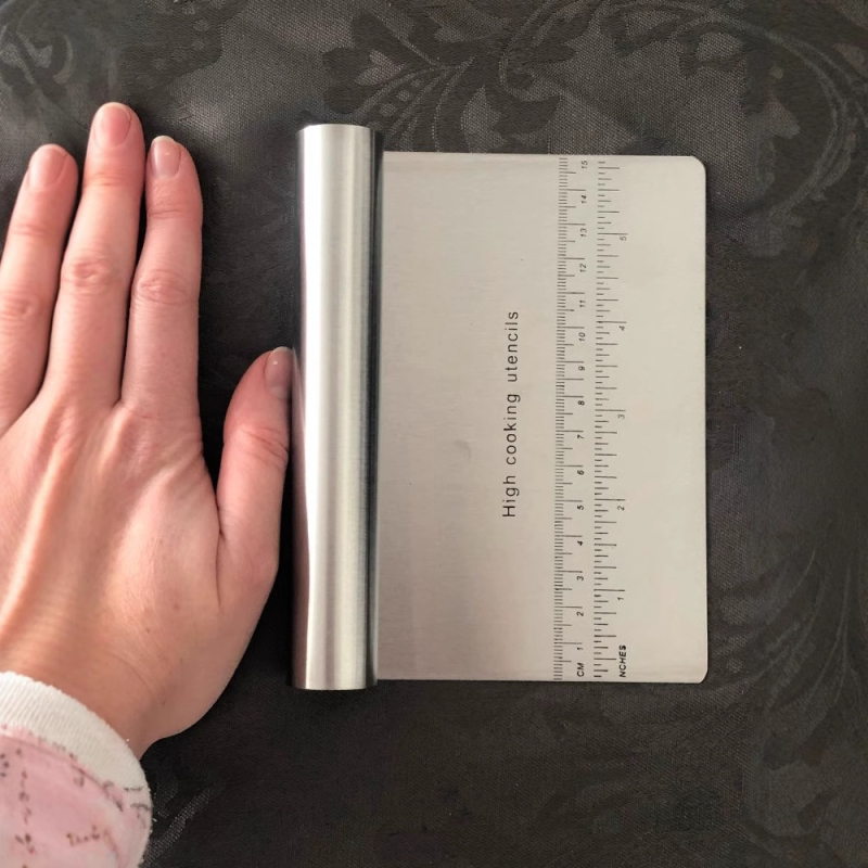 Roostevabast terasest lõikepinnaga, soomustega paksendatud, nuudligrupp, ühepoolne lõikenuga, mitmeotstarbeline lõikenuga, kaabits veiselihapiruka lõikamiseks