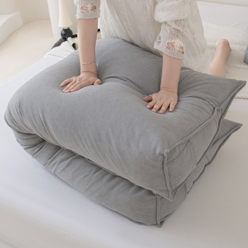 Didelė, aukštos klasės pagalvėlė prie lovos, minkštas „Tatami“ juosmens atramos pagalvėlė, trikampė sofos atlošas su apsauga nuo susidūrimo, kaklo apsauga, nuimama ir plaunama.