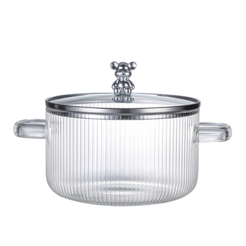 Dryžuotas troškinys su sutirštintu didelės talpos dvigubos rankenos permatomu stikliniu pieno puodu, greitai paruošiamų makaronų dubenėliu, aukštos vertės stikliniu puodu