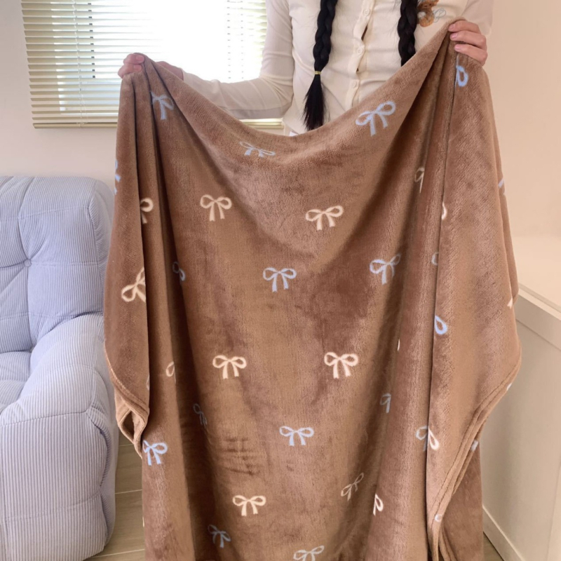 Paksendatud koomiksipiimafliisist tekk Sügis- ja talvine paksendatud faleirongitekk Vaba aja diivanitekk Uinakute tekk Piiriülene tekk