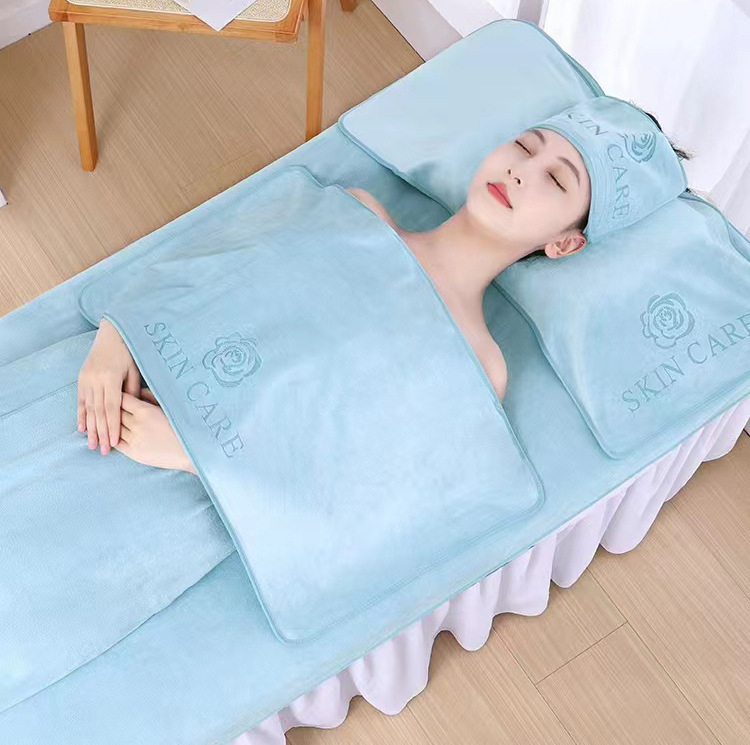 Grožio salono rankšluostis su mikropluošto logotipu, be pūkelių, odos priežiūros galvos apdangalas, trijų dalių rinkinys.