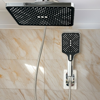 Didelis vonios kambarys, slėginis dušas, didelio srauto, energiją taupantis, stacionarus dušas, tualetas, vonios reikmenys, vonios kambario aksesuarai