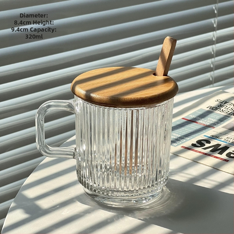 Aukštos kokybės INS stiliaus vertikaliai dryžuotas stiklinis vandens puodelis su dangteliu, nešiojamas pieno kavos puodelis su rankena, skirtas moterų biuro stalui