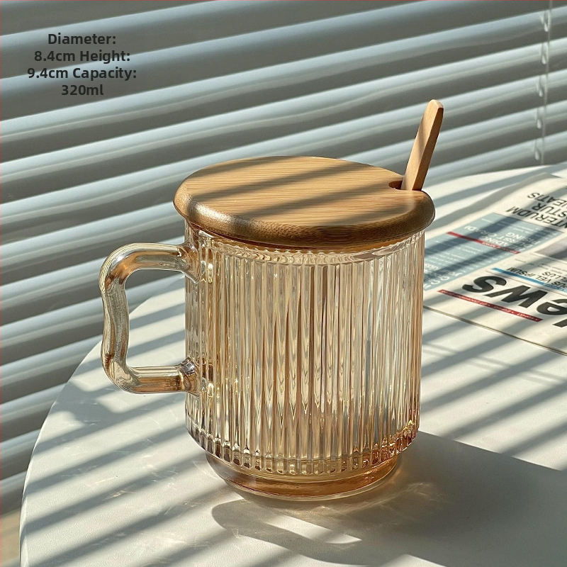 Aukštos kokybės INS stiliaus vertikaliai dryžuotas stiklinis vandens puodelis su dangteliu, nešiojamas pieno kavos puodelis su rankena, skirtas moterų biuro stalui