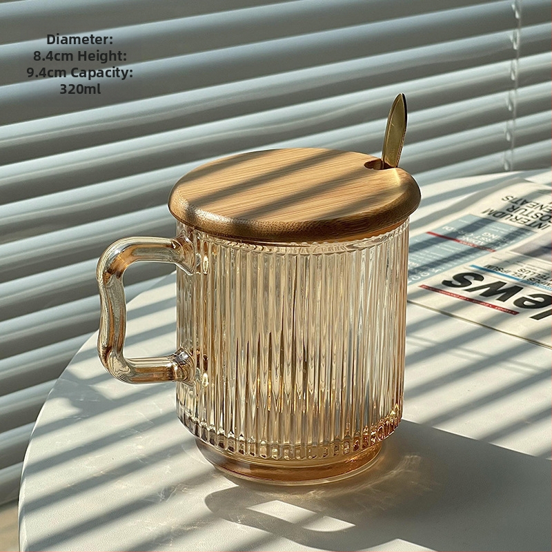 Aukštos kokybės INS stiliaus vertikaliai dryžuotas stiklinis vandens puodelis su dangteliu, nešiojamas pieno kavos puodelis su rankena, skirtas moterų biuro stalui