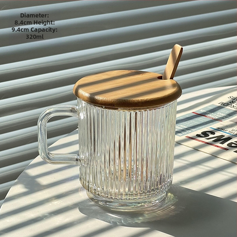 Aukštos kokybės INS stiliaus vertikaliai dryžuotas stiklinis vandens puodelis su dangteliu, nešiojamas pieno kavos puodelis su rankena, skirtas moterų biuro stalui