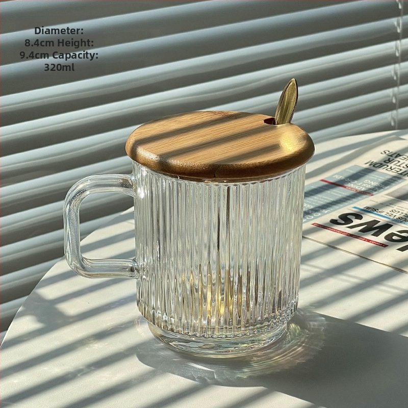 Aukštos kokybės INS stiliaus vertikaliai dryžuotas stiklinis vandens puodelis su dangteliu, nešiojamas pieno kavos puodelis su rankena, skirtas moterų biuro stalui