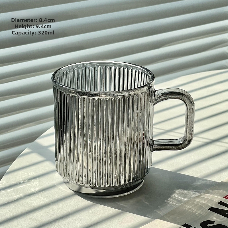 Aukštos kokybės INS stiliaus vertikaliai dryžuotas stiklinis vandens puodelis su dangteliu, nešiojamas pieno kavos puodelis su rankena, skirtas moterų biuro stalui