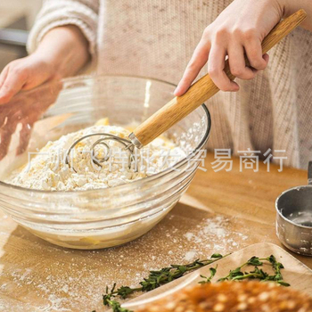 Tarpvalstybinis naujas ąžuolo rankenos plekšnių miltų maišytuvas tešlos maišytuvas nerūdijančio plieno ritės kiaušinių plakimo įrankis