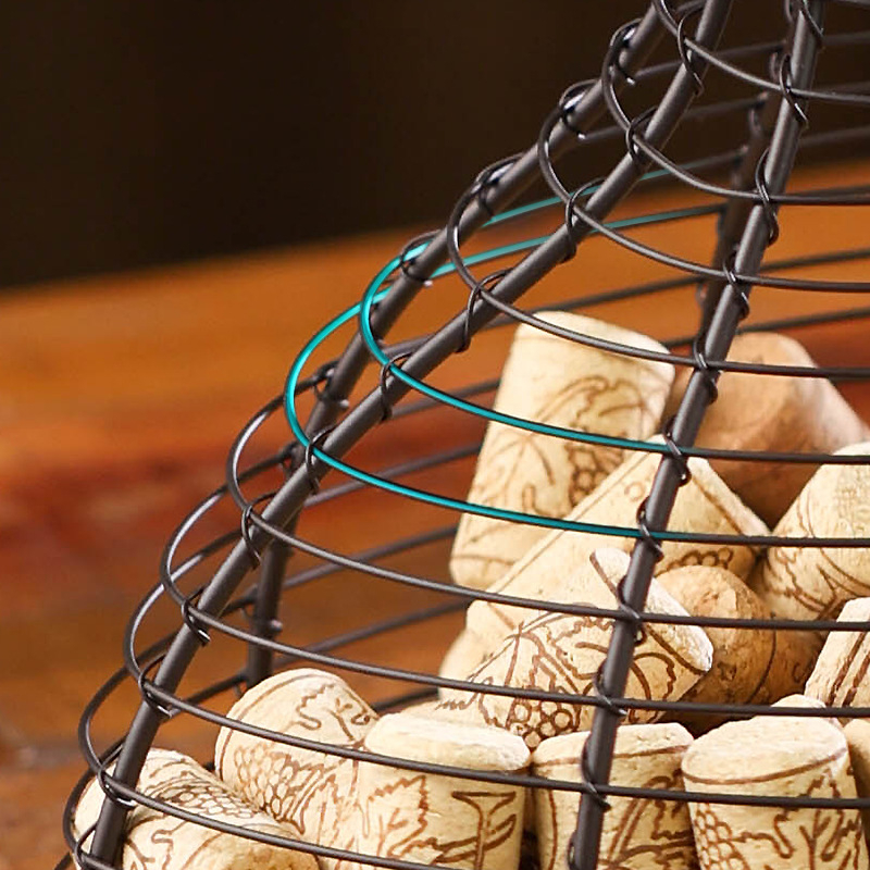 Tarpvalstybinis „Amazon“ medžio masyvo vyno kamščių laikymo krepšelis su geležiniu Europos komercinio viešbučio vyno ąžuolo kamščių kolekcijos krepšeliu