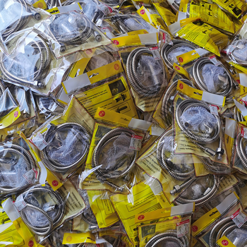 Μοντέρνο απλό μπάνιο γυναικείο καθαριστικό πιστόλι ψεκασμού αξεσουάρ τουαλέτας βάση σωλήνα καζανάκι ενισχυτικό ακροφύσιο