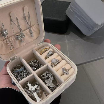 Vienkārša rāvējslēdzēja rotaslietu uzglabāšanas kaste ar pārnēsājamu kaklarotu, gredzenu, auskaru kastīti, unisex antioksidācijas rotaslietu kastīti