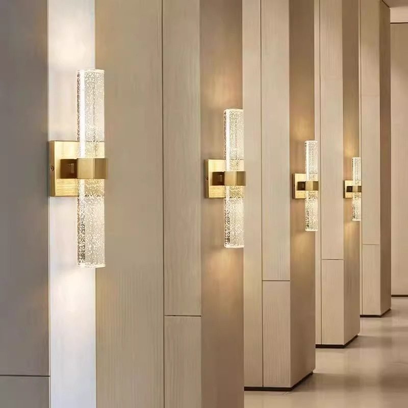 Lihtne kristall-öölauaga seinalamp, tipptasemel valgus, luksuslik elutoa taustasein, magamistoa kabineti vahekäik, hotelli koridor, moodne lamp