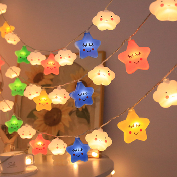 Lauko stovyklavimo atmosfera, dekoratyvinės LED lemputės, mirksinčios lemputės, girliandos, žvaigždėto dangaus palapinės išdėstymas, mažos žvaigždėtos lemputės