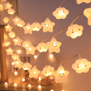 Lauko stovyklavimo atmosfera, dekoratyvinės LED lemputės, mirksinčios lemputės, girliandos, žvaigždėto dangaus palapinės išdėstymas, mažos žvaigždėtos lemputės