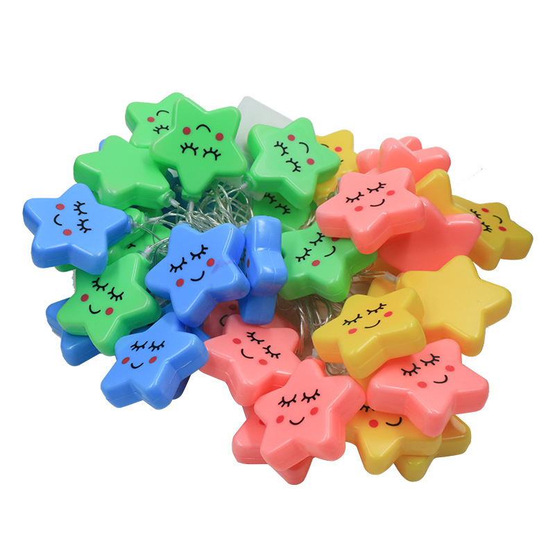 Lauko stovyklavimo atmosfera, dekoratyvinės LED lemputės, mirksinčios lemputės, girliandos, žvaigždėto dangaus palapinės išdėstymas, mažos žvaigždėtos lemputės