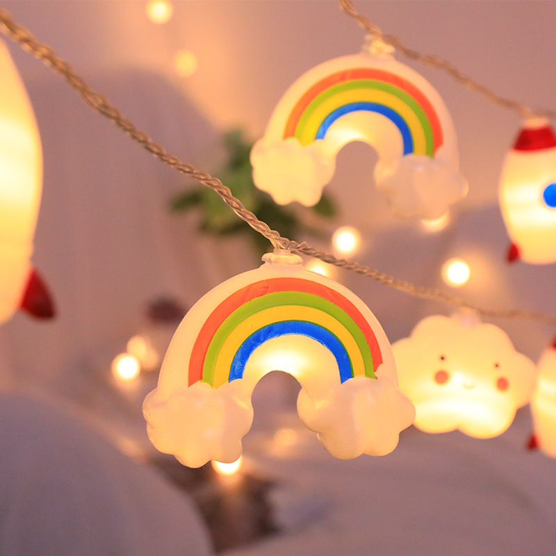 Lauko stovyklavimo atmosfera, dekoratyvinės LED lemputės, mirksinčios lemputės, girliandos, žvaigždėto dangaus palapinės išdėstymas, mažos žvaigždėtos lemputės