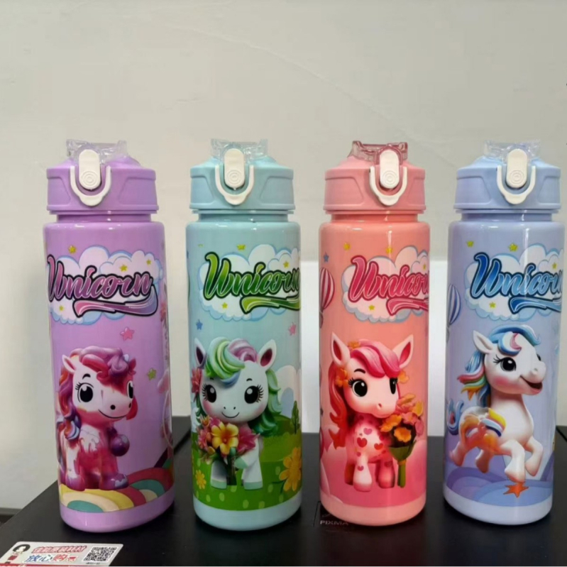 Didmeninė prekyba nauju vienaragio vaikų animacinių filmukų vandens puodeliu, permatomu dirželiu, nešiojamu kosminiu puodeliu, tarpvalstybiniu animacinių filmukų plastikiniu puodeliu.