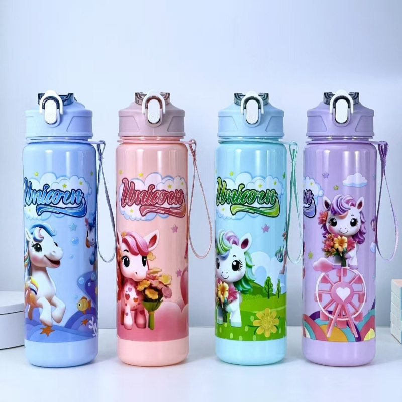 Didmeninė prekyba nauju vienaragio vaikų animacinių filmukų vandens puodeliu, permatomu dirželiu, nešiojamu kosminiu puodeliu, tarpvalstybiniu animacinių filmukų plastikiniu puodeliu.