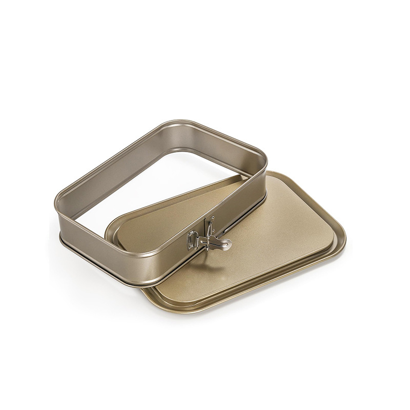 Küpsetusvahendid Majapidamises ristkülikukujuline küpsetuspann, mis ei määri süsinikterasest, elav põhi, paisuv alumine lukuga koogivorm, koogi küpsetusplaat