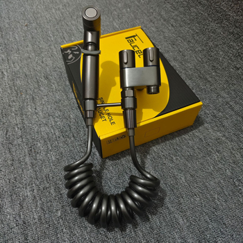 Изцяло меден тоалетен компаньон от неръждаема стомана, промивен пистолет за тоалетна, кран, биде, тоалетна, баня, високо налягане, един в два изхода