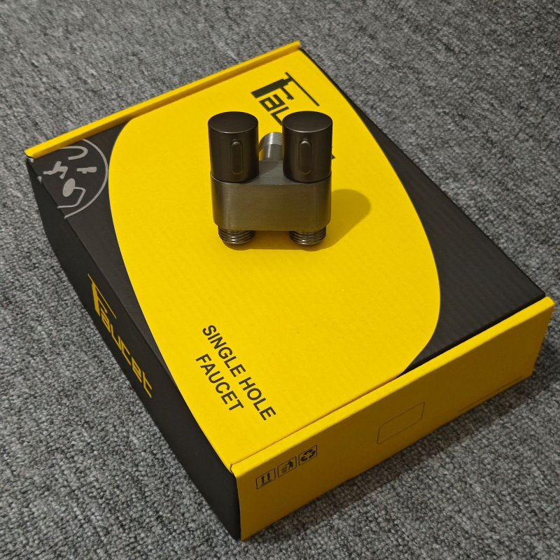 Изцяло меден тоалетен компаньон от неръждаема стомана, промивен пистолет за тоалетна, кран, биде, тоалетна, баня, високо налягане, един в два изхода