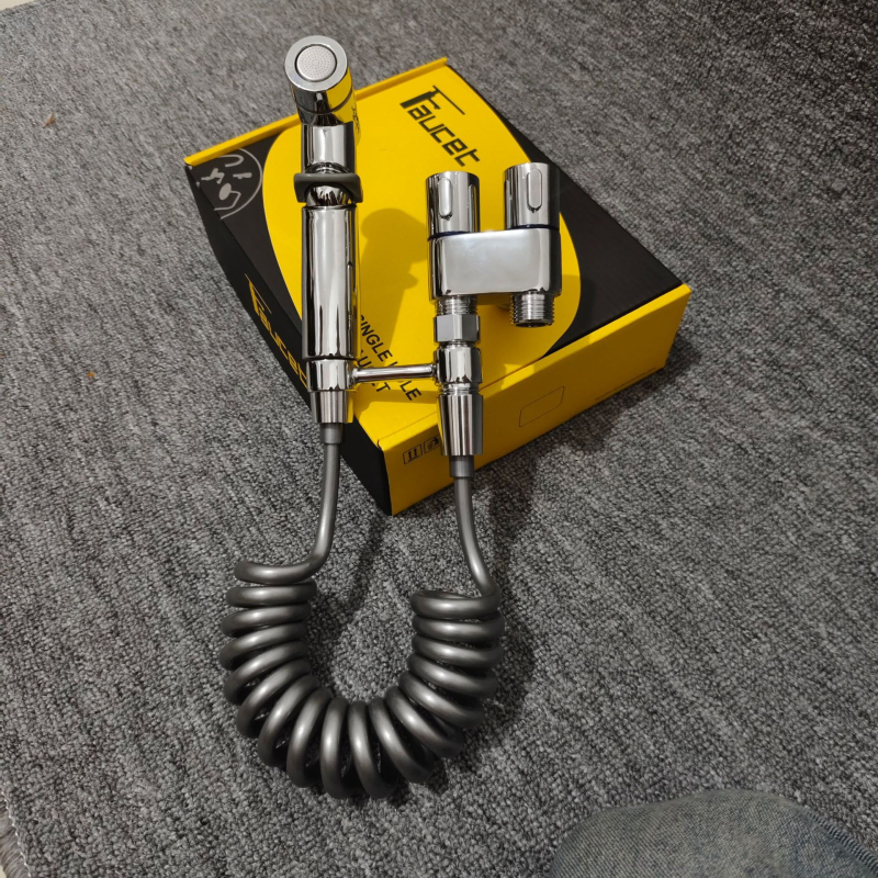 Изцяло меден тоалетен компаньон от неръждаема стомана, промивен пистолет за тоалетна, кран, биде, тоалетна, баня, високо налягане, един в два изхода