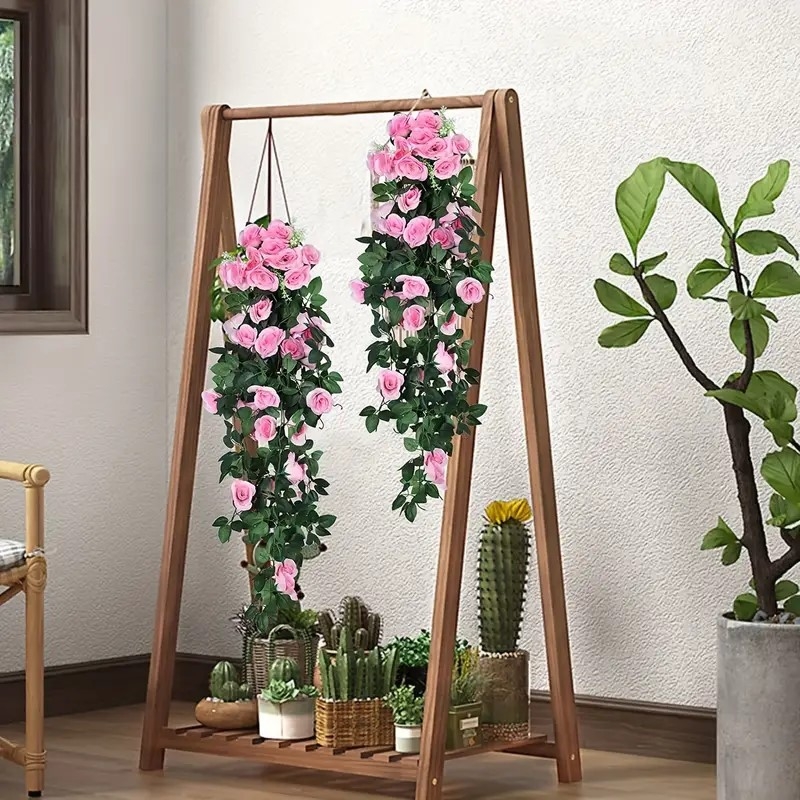 Simulatsioon roosist rotangist seinale riputatav kunstlille rotangist elutoa seinakaunistus roheline taim lagi siseruumides torust seinale riputatav lillekunst