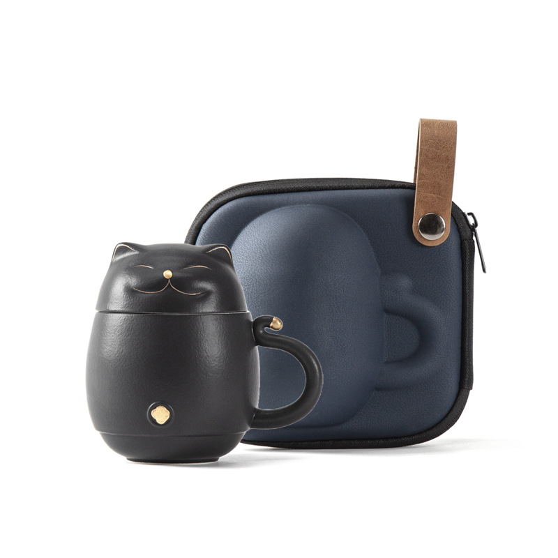 Loominguline keraamiline rõõmukassikruus tee eraldumiseks filtriga, kodukontori paarile mõeldud veekruus graveeritud tekstilogoga