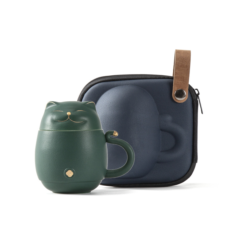 Loominguline keraamiline rõõmukassikruus tee eraldumiseks filtriga, kodukontori paarile mõeldud veekruus graveeritud tekstilogoga