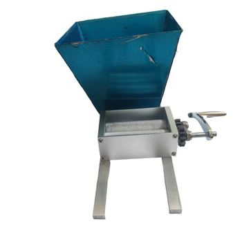 222. Paleistas naujas modelis. Rankomis alkūniniu voleliu valdomas anglinio plieno krumpliaratis. Kukurūzų malūnas. Daugiagrūdis trupintuvas. Salyklo trupintuvas.