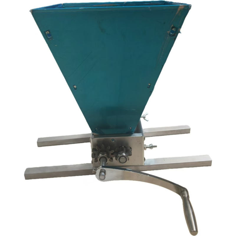 222. Paleistas naujas modelis. Rankomis alkūniniu voleliu valdomas anglinio plieno krumpliaratis. Kukurūzų malūnas. Daugiagrūdis trupintuvas. Salyklo trupintuvas.