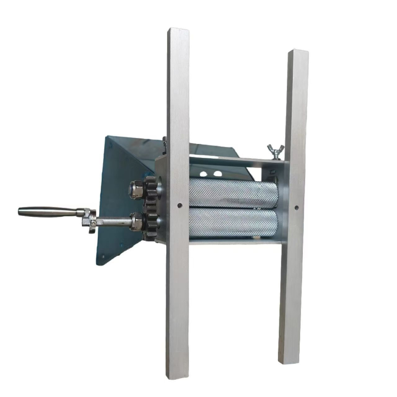 222. Paleistas naujas modelis. Rankomis alkūniniu voleliu valdomas anglinio plieno krumpliaratis. Kukurūzų malūnas. Daugiagrūdis trupintuvas. Salyklo trupintuvas.