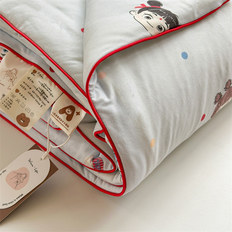 A klasės motinoms ir kūdikiams skirta pieno šilko megzta medvilninė vasarinė antklodė, vaikiška animacinių filmukų stiliaus antklodė su oro kondicionieriumi, viengulė dvigulė vasarinė vėsi antklodė, sojų pupelių rašto antklodės šerdis