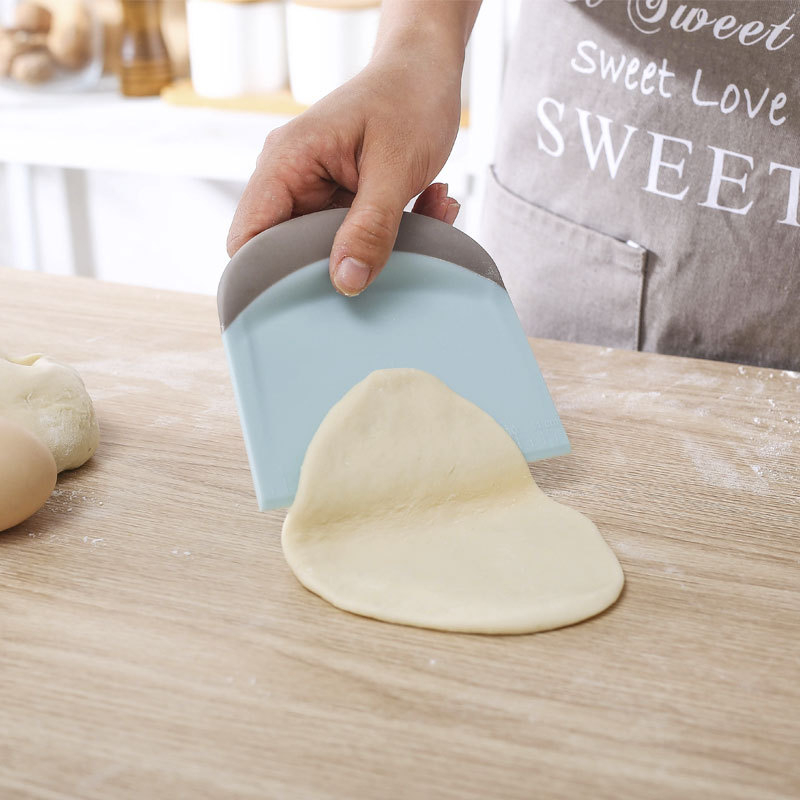 Plastikinis miltų pjaustymo ir kepimo grandiklis, dvigubo masto daugiafunkcis makaronų pjaustymo peilis, rankų darbo duonos tešlos ryžių žarnų pjaustymo peilis