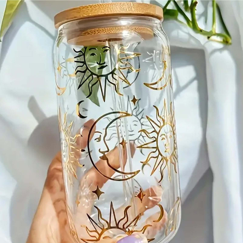 Piiriülene borosilikaatklaasist tass, kõrge värviväärtusega, loominguline kuldne päikese ja kuu koolajook, bambusest kaas, 16oz suure mahutavusega pipetitops