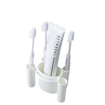 Pramušamas aukščiausios klasės tualeto dantų pastos, dantų šepetėlių laikymo stovas vonios kambario plovimo stalui, organizuojančiam artefaktų kostiumą, dantų pastos stovas