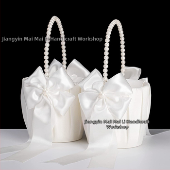 Vakarų stiliaus vestuvių gėlių krepšelis Gėlių mergaitės gėlių krepšelis, apibarstytas gėlėmis Vestuvių gėlių mergaitė, apibarstyta gėlėmis Perlų rankinis gėlių krepšelis Perlų drugelis