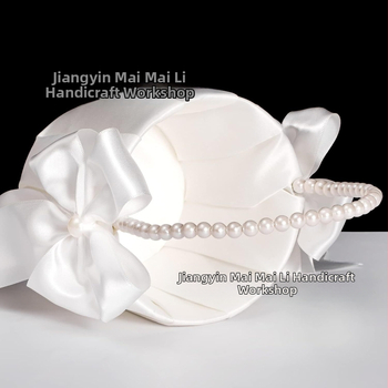 Vakarų stiliaus vestuvių gėlių krepšelis Gėlių mergaitės gėlių krepšelis, apibarstytas gėlėmis Vestuvių gėlių mergaitė, apibarstyta gėlėmis Perlų rankinis gėlių krepšelis Perlų drugelis