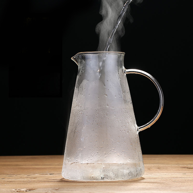 Gamyklinis tiekimas su dideliu borosilikato trikampiu puodu, permatomu, sutirštintu vėsaus vandens virduliu, paprastu buitiniu didelės talpos gėrimų trikampiu puodu.